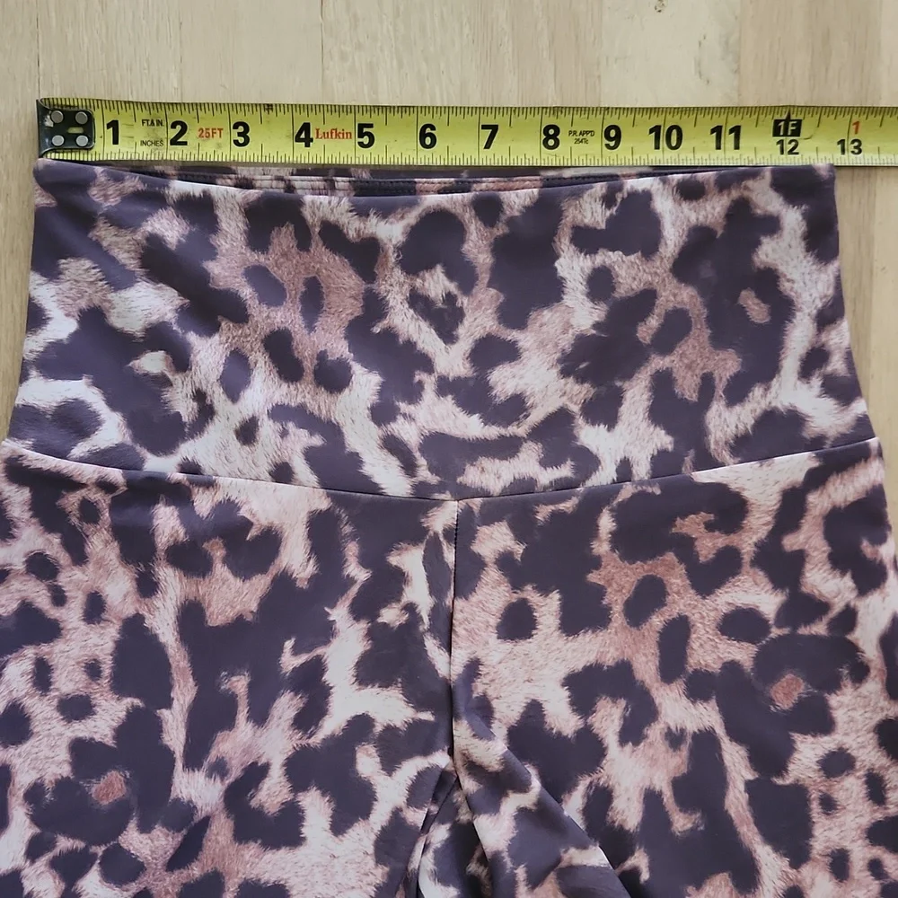 Onzie Active Womens Leopard Print Sports Bra and Leggings Yoga Set M And L